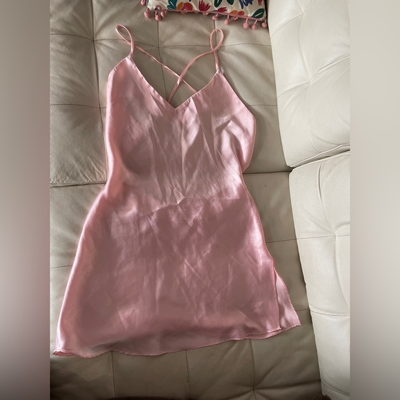 Victorias Secret backless pink slip - Picture 2 of 2